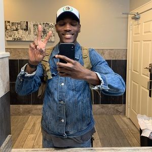 Meet your Posher, Devonte